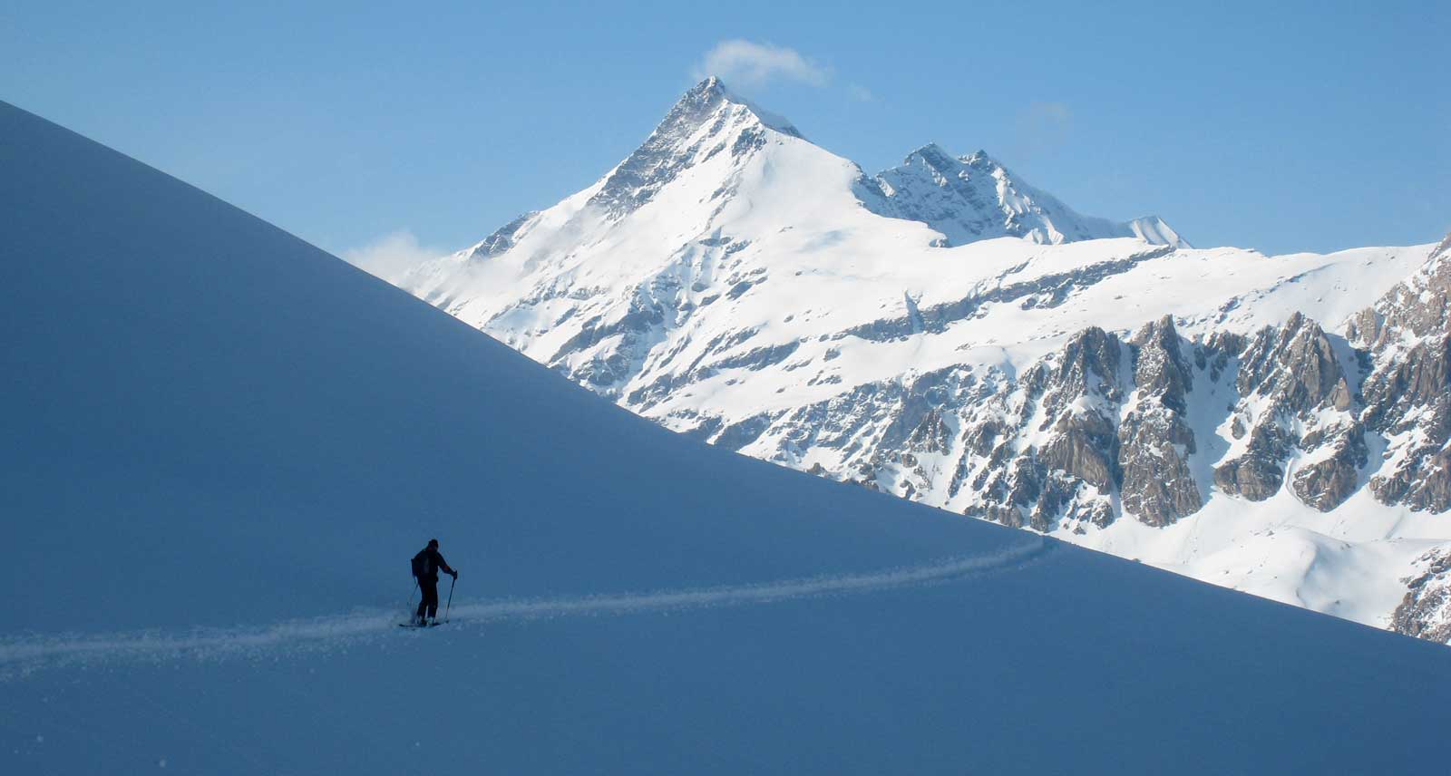 ski de randonnée pour le plaisir de l'effort et de la récompense de la descente