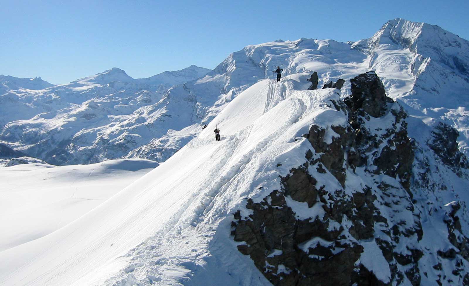 Suivez votre moniteur de ski et savourez