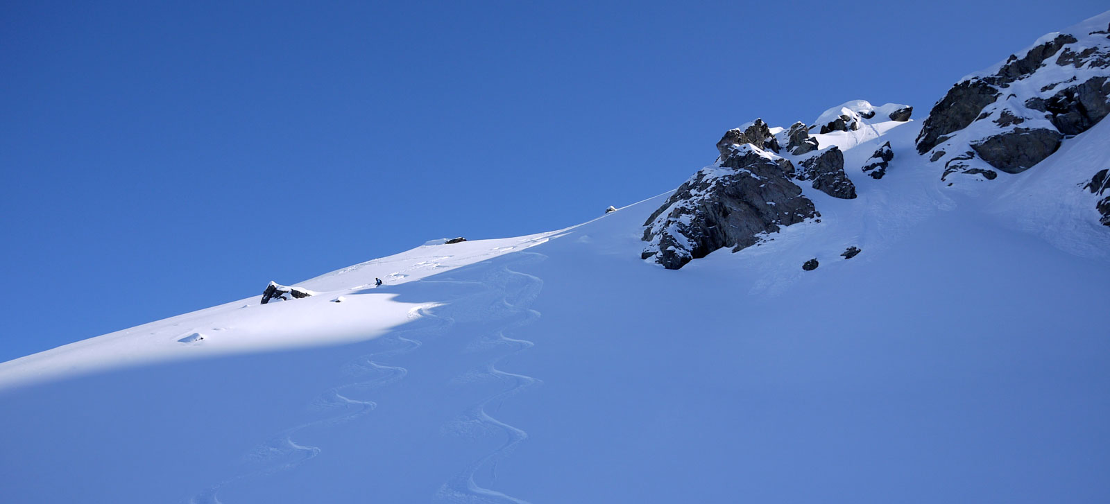 La trace est la signature du skieur