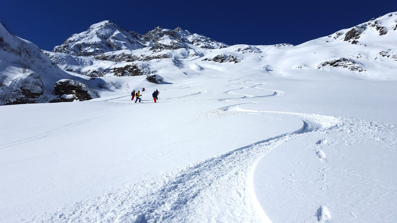 Ne vous privez pas d'un moniteur pour faire du grand ski. Je propose même des déposes hélico