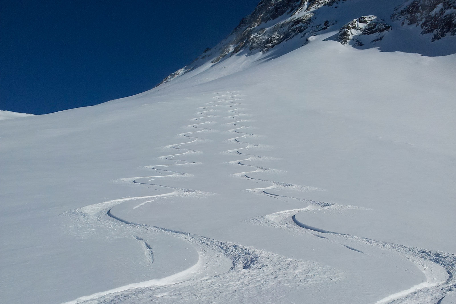 Tout sur le ski hors piste pour débutant et skieur aguéris aux Arcs